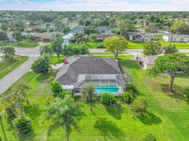 4 of 52 - 113 Sw Thornhill Drive, Port Saint Lucie, FL