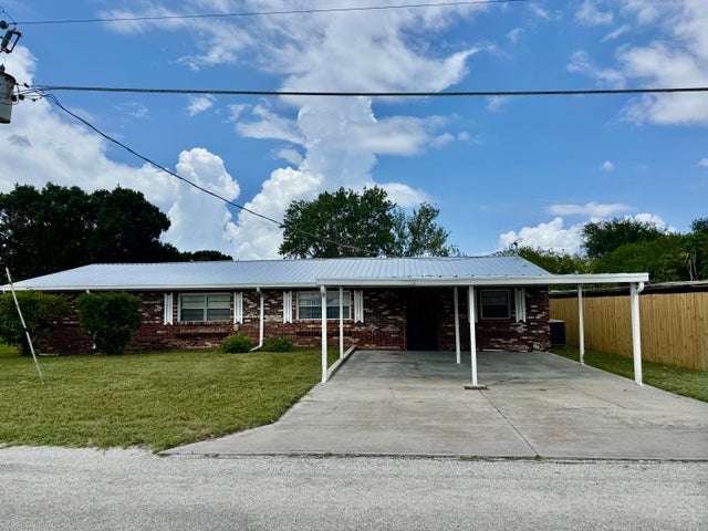1 of 38 - 1397 Lake Drive W, Okeechobee, FL
