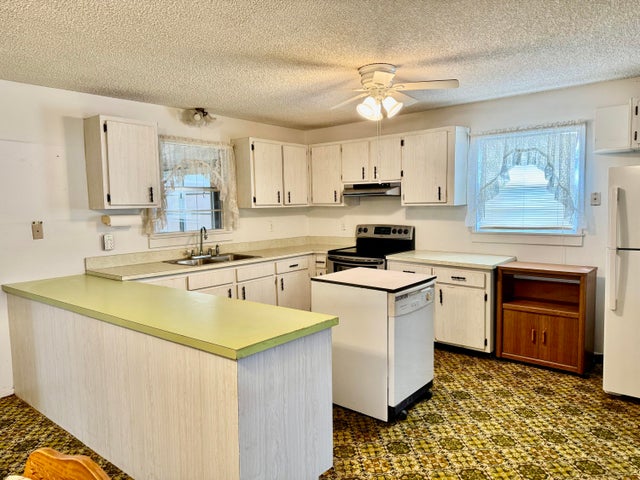 5 of 38 - 1397 Lake Drive W, Okeechobee, FL