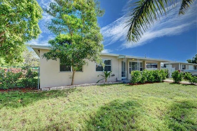 3 of 41 - 1749 15th Avenue N, Lake Worth Beach, FL