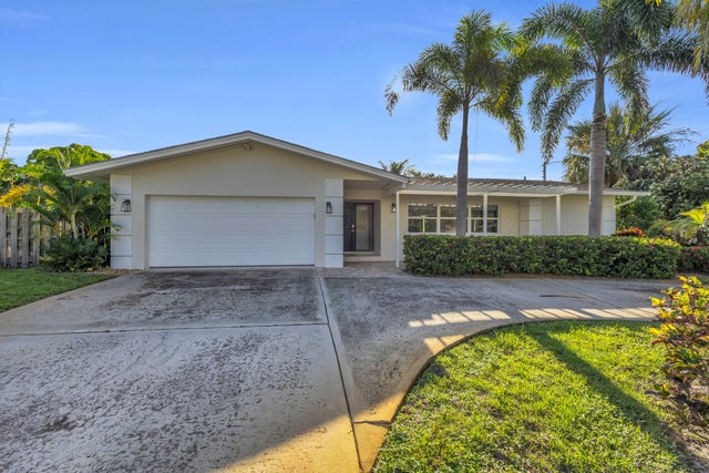 2 of 32 - 40 Pinetree Place, Tequesta, FL