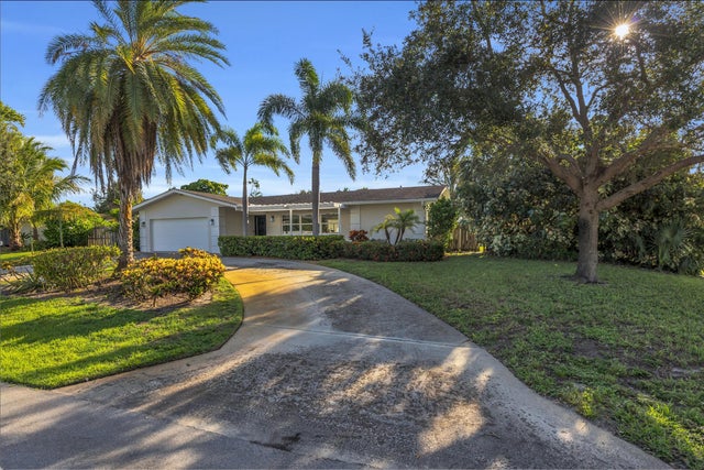 3 of 32 - 40 Pinetree Place, Tequesta, FL