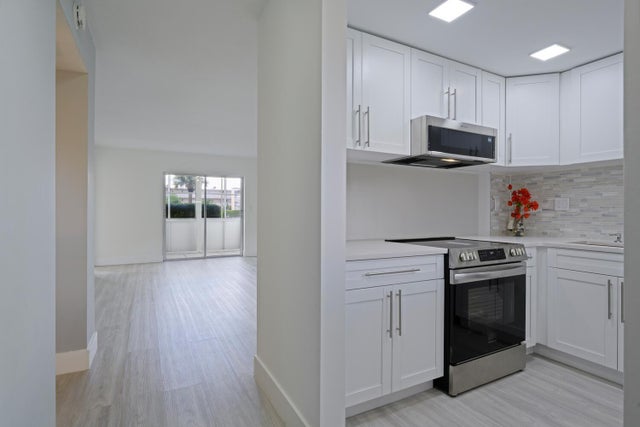 2 of 35 - 2811 S Garden Drive #110, Palm Springs, FL