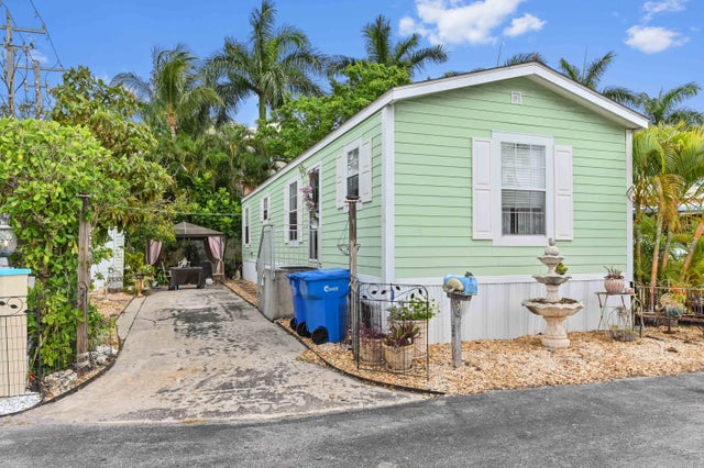 3 of 28 - 2 E View Street, Lantana, FL