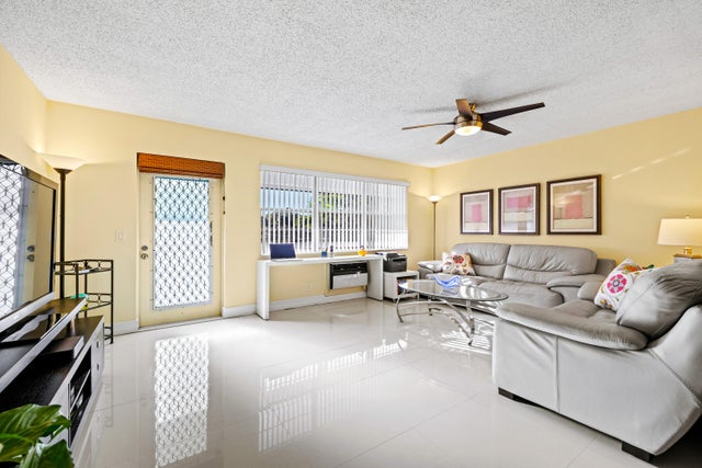 3 of 20 - 310 Farnham M #310, Deerfield Beach, FL