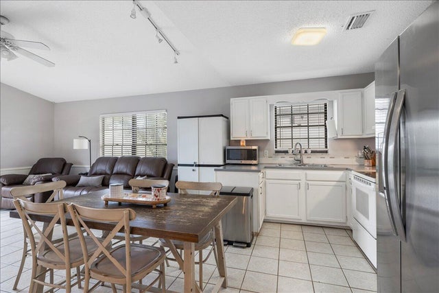 5 of 37 - 411 13th Lane Sw, Vero Beach, FL