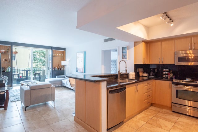 3 of 32 - 403 S Sapodilla Avenue #207, West Palm Beach, FL