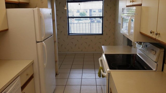 4 of 12 - 7879 Willow Spring Drive #927, Lake Worth, FL