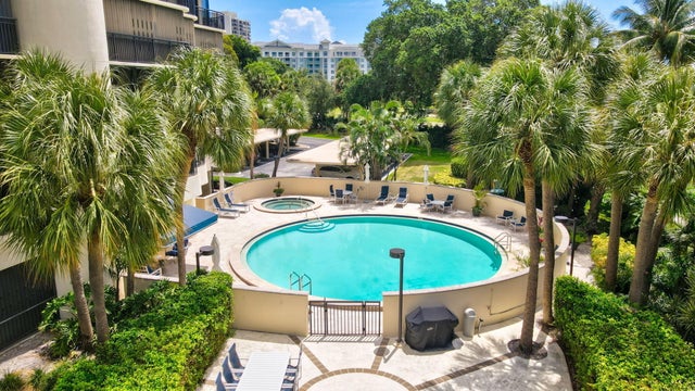 3 of 15 - 2427 Presidential Way #701, West Palm Beach, FL