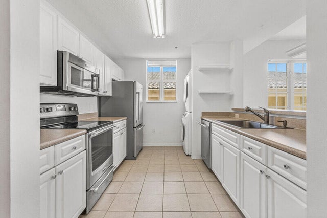 5 of 8 - 1200 Town Center Drive #427, Jupiter, FL