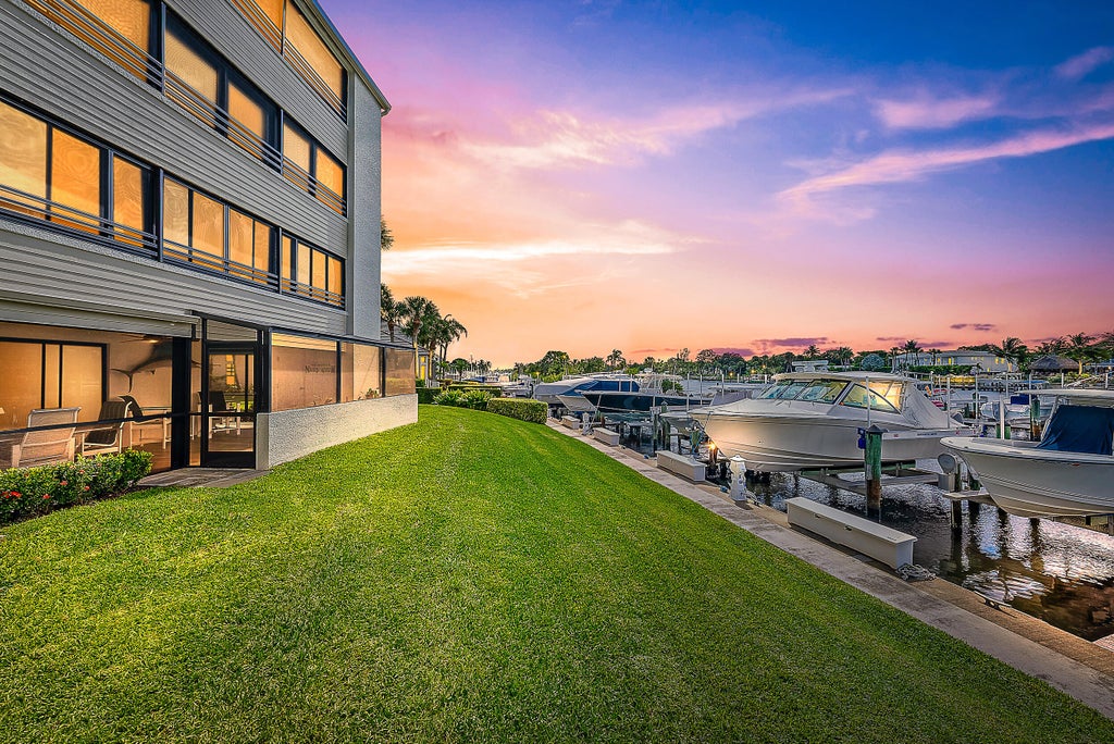 513 Oak Harbour Dr, Juno Beach