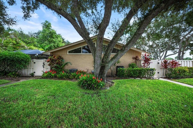3 of 32 - 5261 Eagle Lake Drive, Palm Beach Gardens, FL