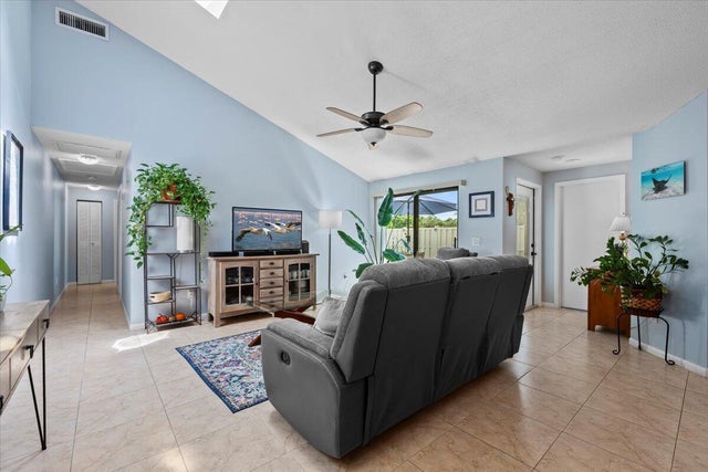 4 of 32 - 5261 Eagle Lake Drive, Palm Beach Gardens, FL