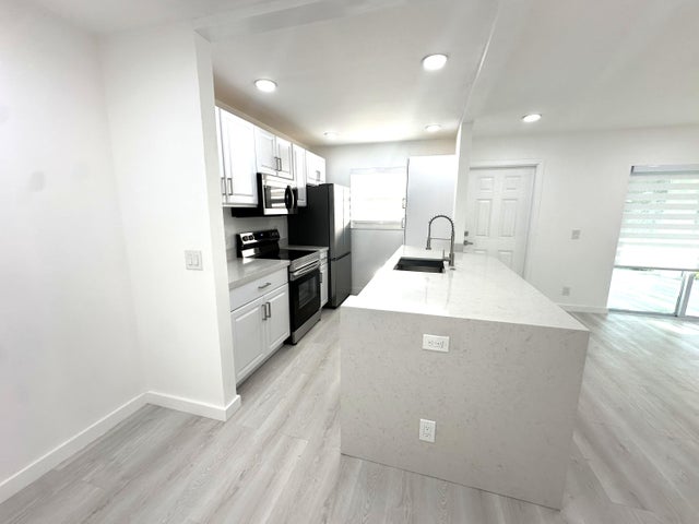 4 of 27 - 887 North Drive #a, Delray Beach, FL