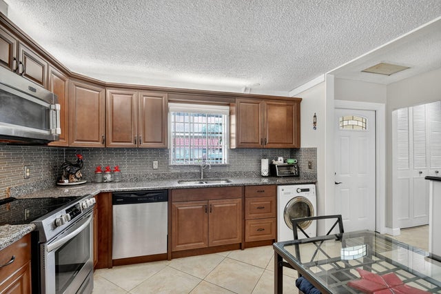 4 of 48 - 165 Amherst Lane, Lake Worth, FL