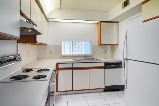4 of 16 - 10204 Mangrove Drive #103, Boynton Beach, FL