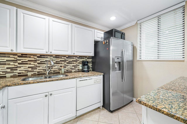 3 of 39 - 4381 Trevi Court #202, Lake Worth, FL