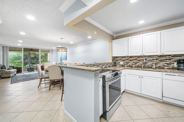 5 of 39 - 4381 Trevi Court #202, Lake Worth, FL