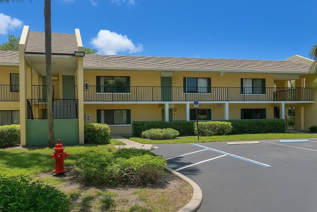 4 of 8 - 1011 Meadows Circle, Boynton Beach, FL