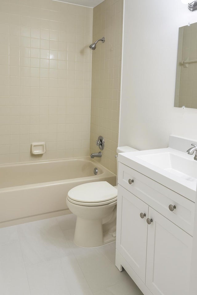 5 of 8 - 1011 Meadows Circle, Boynton Beach, FL