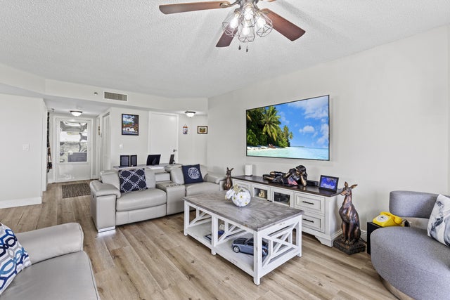 5 of 41 - 3465 Via Poinciana #606, Lake Worth, FL