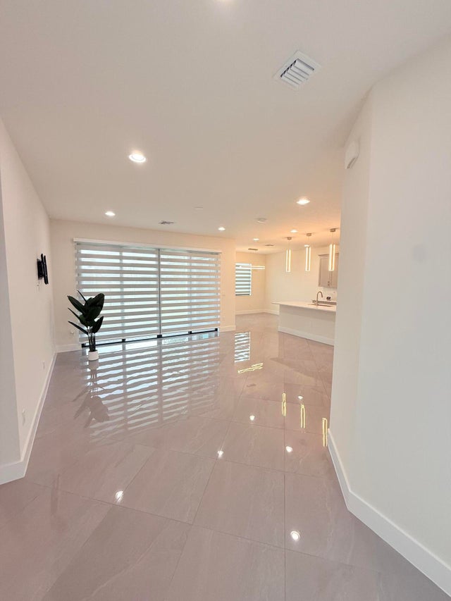 4 of 35 - 7181 Villamar Way, Lake Worth, FL
