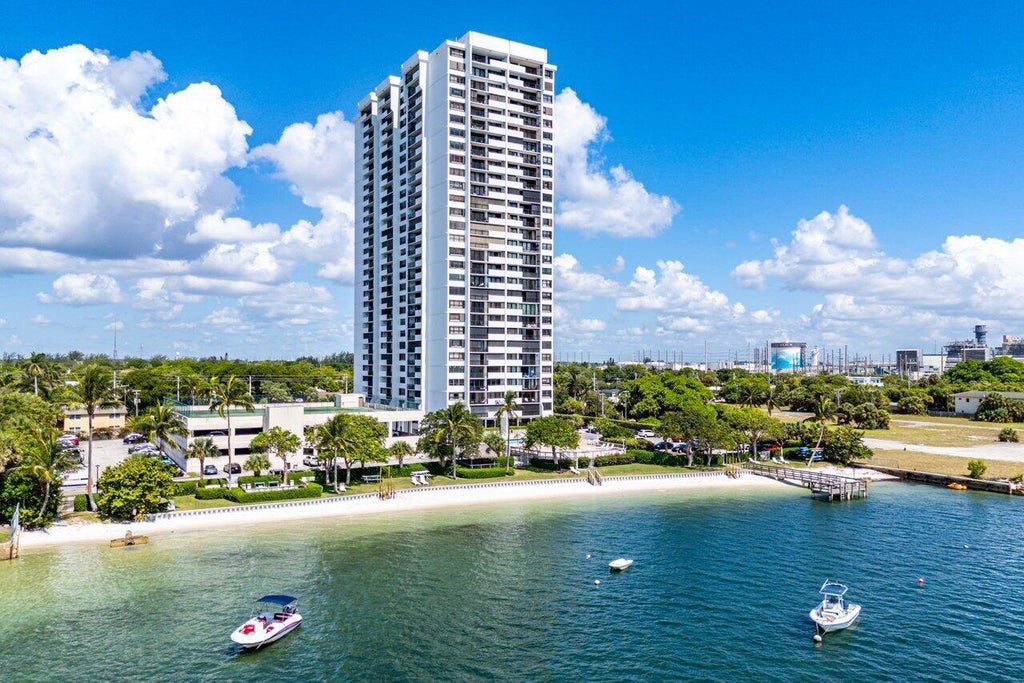5600 N Flagler Dr #ph109, West Palm Beach