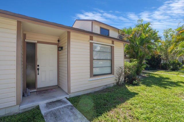 2 of 25 - 118 Sherwood Circle #8a, Jupiter, FL