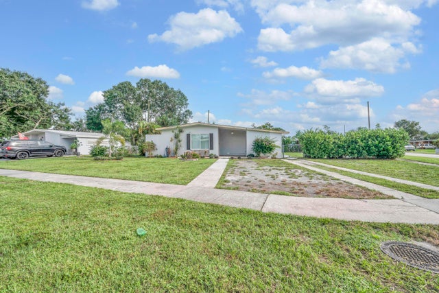 2 of 22 - 100 Se Celestia Court, Port Saint Lucie, FL