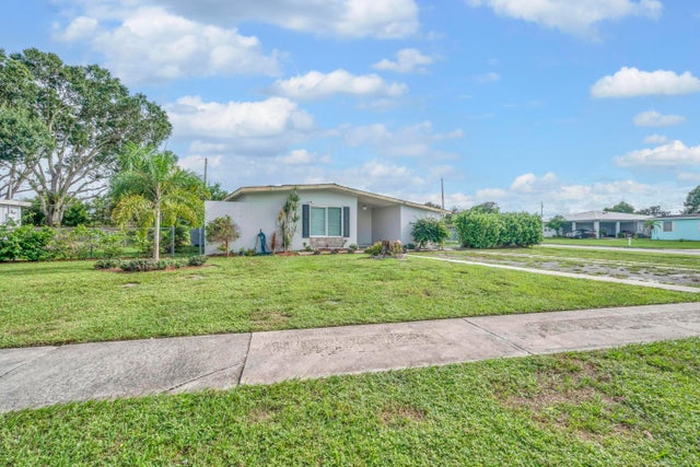 3 of 22 - 100 Se Celestia Court, Port Saint Lucie, FL