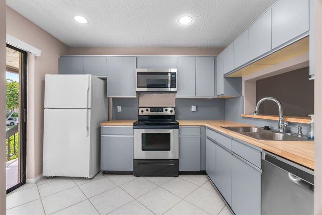 2 of 28 - 5201 W Club Circle #203, Boca Raton, FL