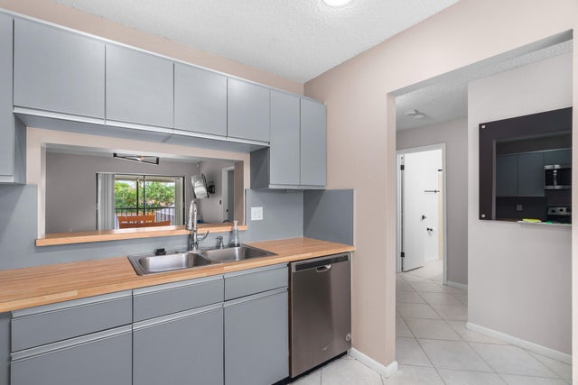 4 of 28 - 5201 W Club Circle #203, Boca Raton, FL