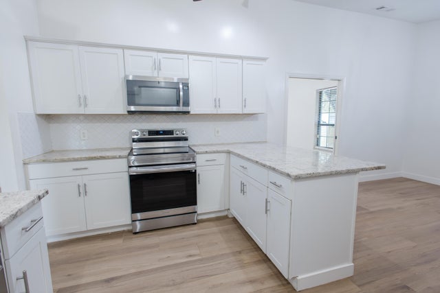 3 of 32 - 420 La Mancha Avenue, Royal Palm Beach, FL