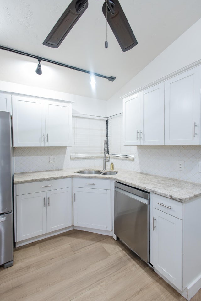4 of 32 - 420 La Mancha Avenue, Royal Palm Beach, FL