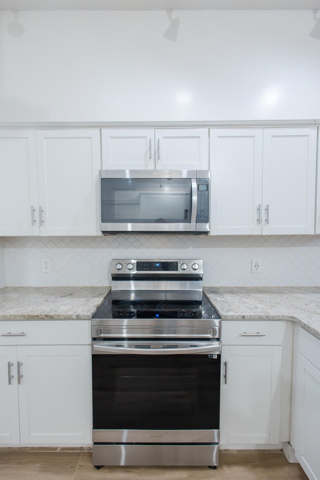5 of 32 - 420 La Mancha Avenue, Royal Palm Beach, FL