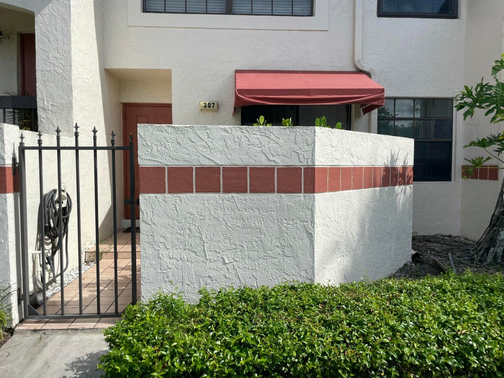 307 Liberty Ct, Deerfield Beach