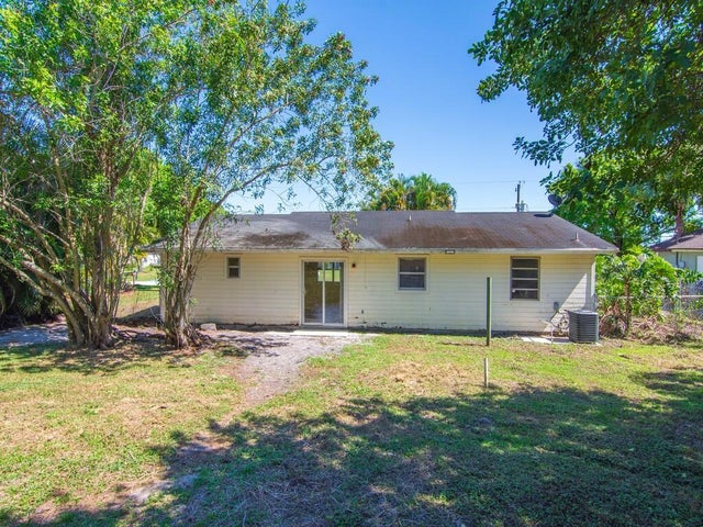 1 of 18 - 526 Nw Kingston Street, Port Saint Lucie, FL