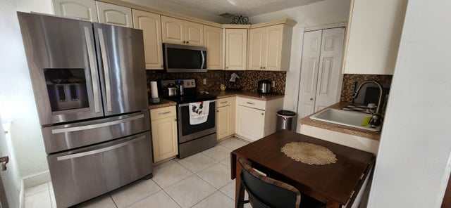 3 of 9 - 1341 Sw 24th Avenue, Fort Lauderdale, FL