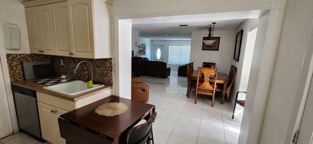 4 of 9 - 1341 Sw 24th Avenue, Fort Lauderdale, FL