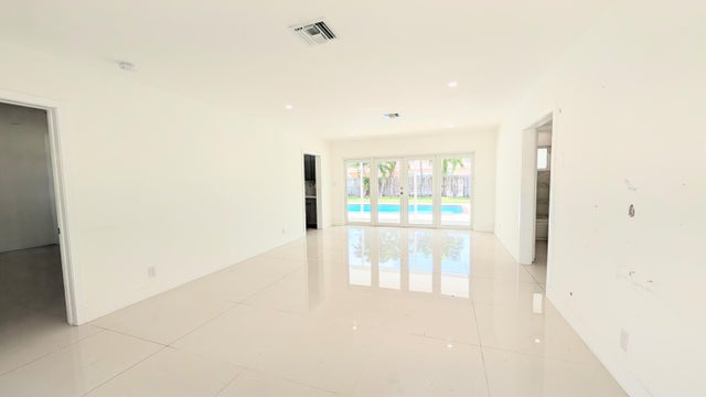 2 of 18 - 3840 Ne 22nd Terrace, Lighthouse Point, FL