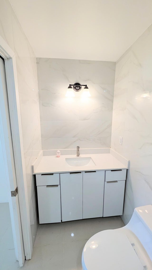 5 of 18 - 3840 Ne 22nd Terrace, Lighthouse Point, FL