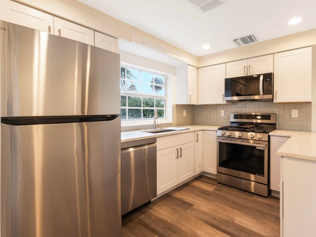 2 of 27 - 359 Garden Boulevard, Palm Beach Gardens, FL