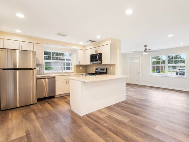 3 of 27 - 359 Garden Boulevard, Palm Beach Gardens, FL