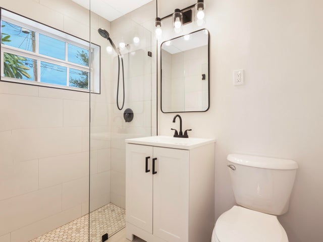 5 of 27 - 359 Garden Boulevard, Palm Beach Gardens, FL