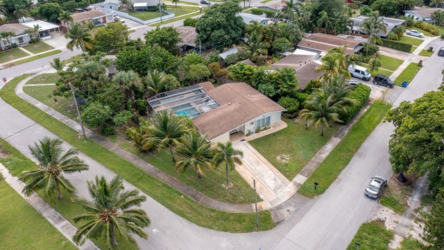 1 of 28 - 1002 W Broome Street, Lantana, FL