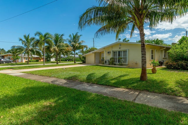 4 of 28 - 1002 W Broome Street, Lantana, FL