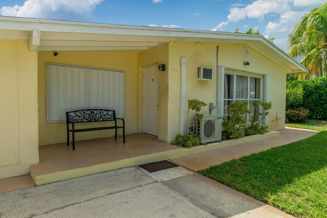 5 of 28 - 1002 W Broome Street, Lantana, FL