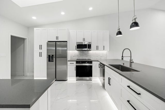 6078 Sunny Pointe Circle, Delray Beach