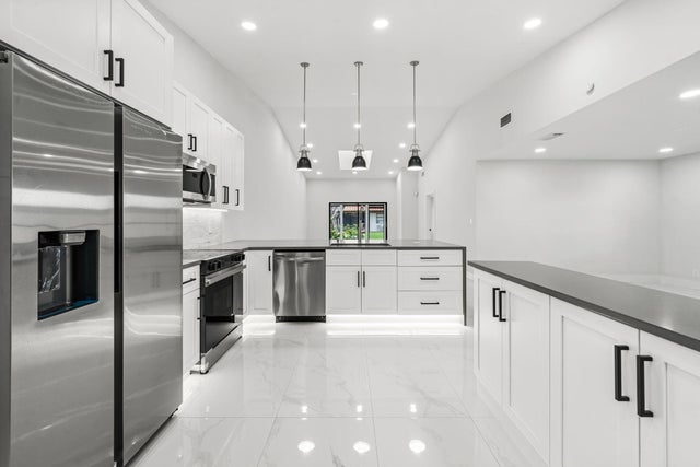 3 of 33 - 6078 Sunny Pointe Circle, Delray Beach, FL