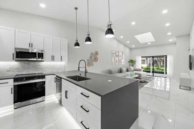 4 of 33 - 6078 Sunny Pointe Circle, Delray Beach, FL